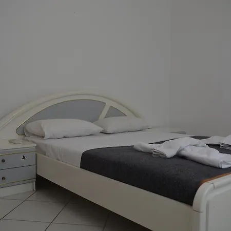 Arco Baleno Family Apartamento Anissaras